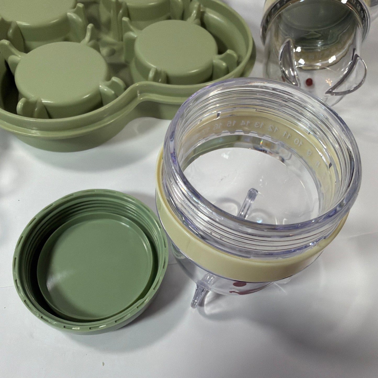 Baby Bullet Baby Food Storage Cups Set of 6 with Tray Green/Cream