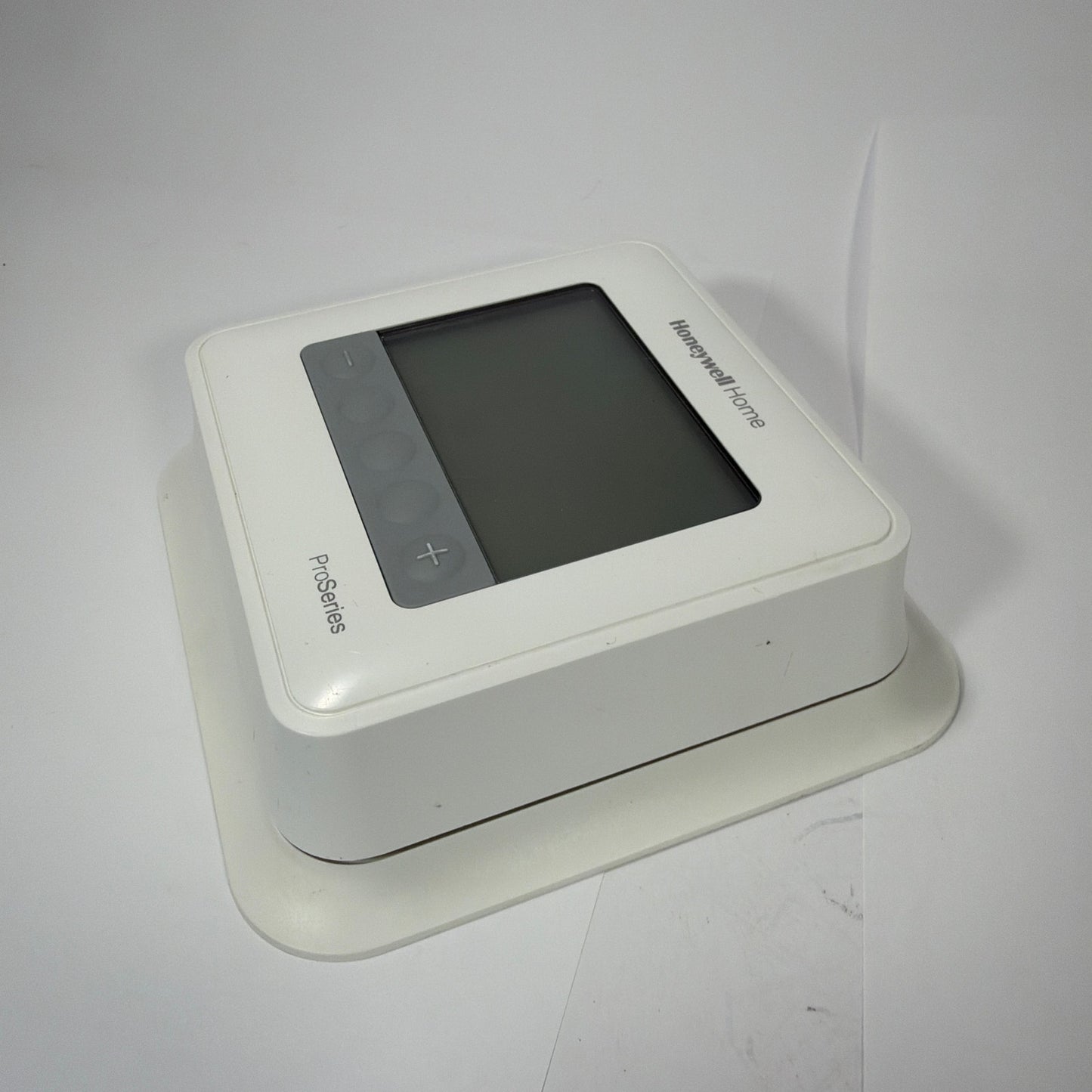Honeywell Home ProSeries TH4110U2005 T4 Pro Programmable Thermostat White