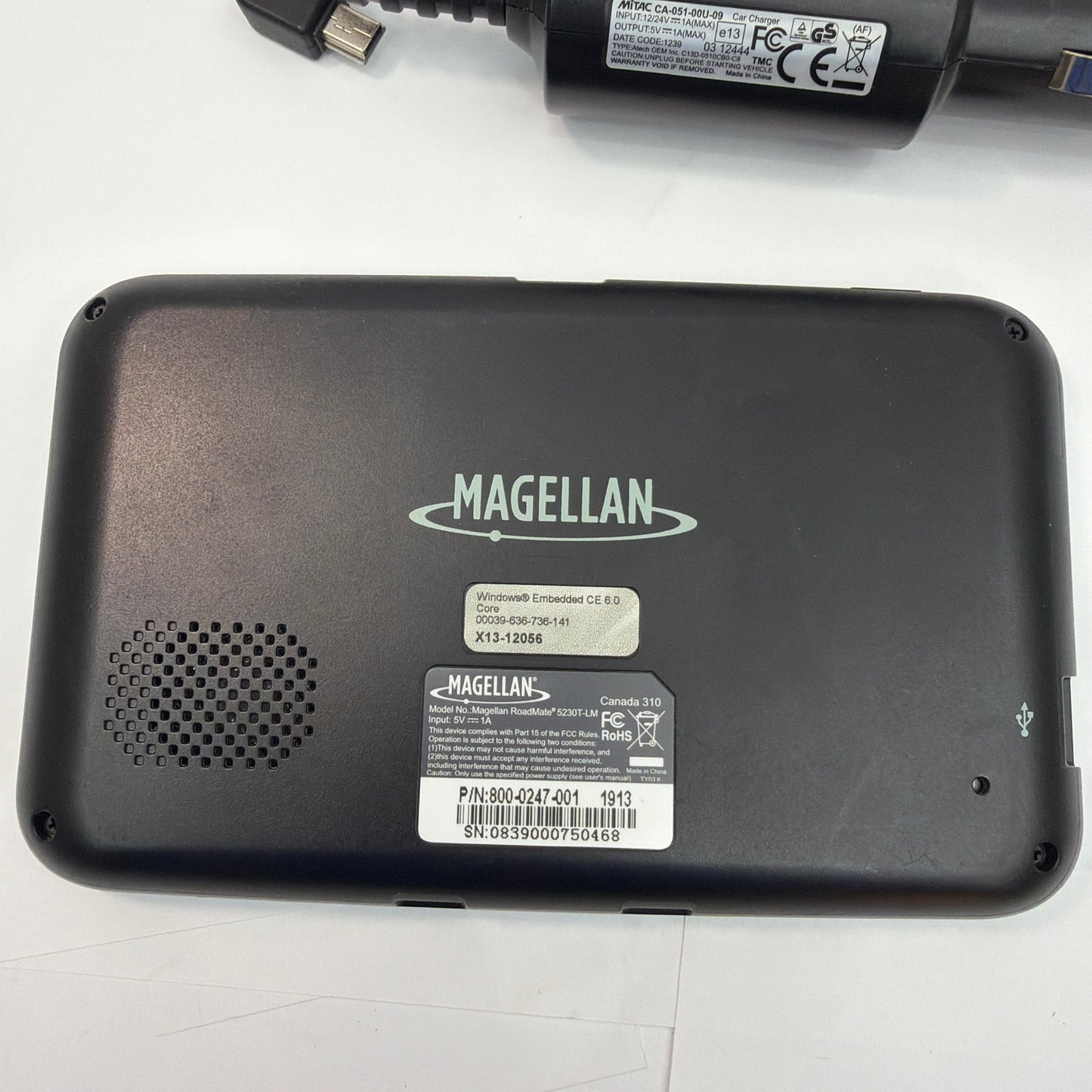 Magellan RoadMate 5230T-LM 5" Touchscreen GPS Navigator with Car Charger