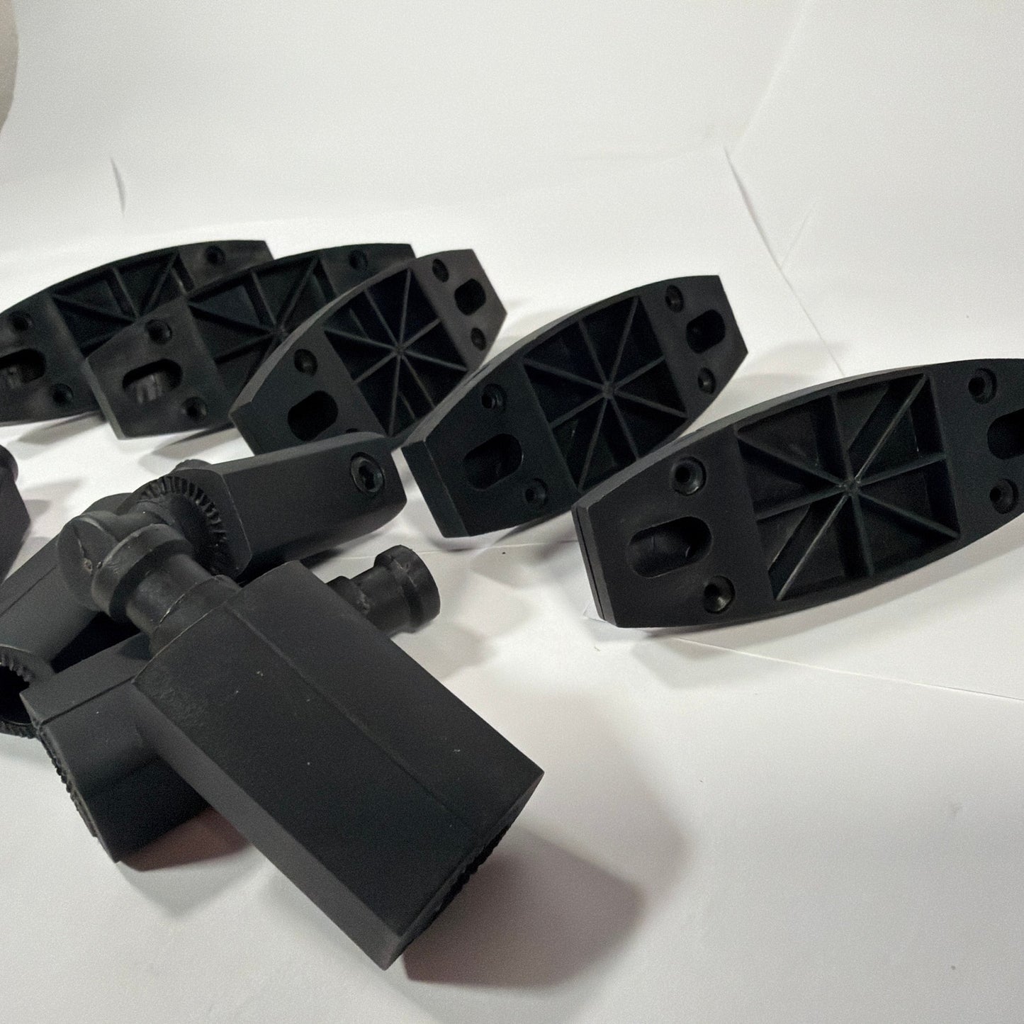 Rocketfish Speaker Wall/Ceiling Mounts 5-Pack Black