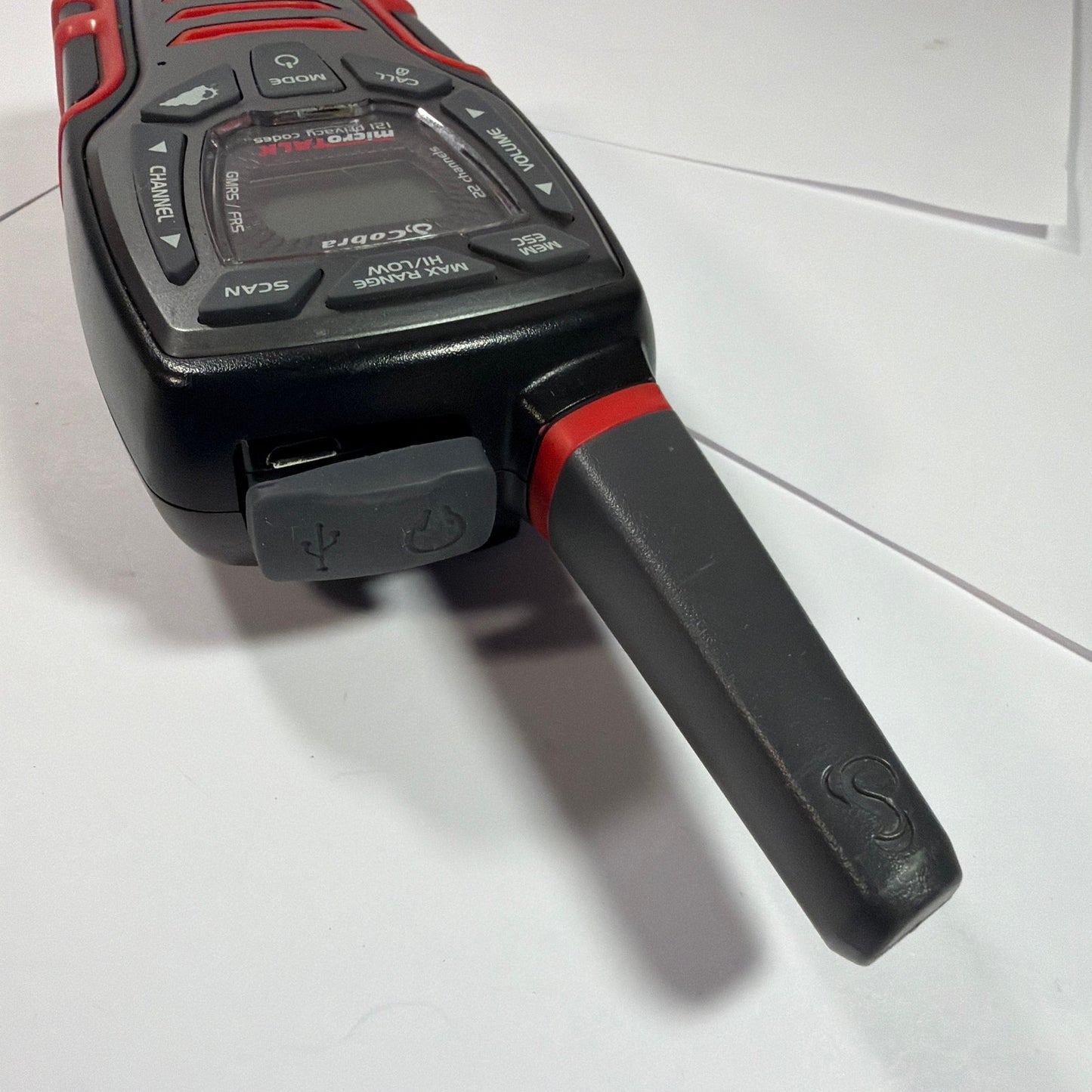 Cobra microTALK CXT545 22-Channel GMRS/FRS Two-Way Radio Black/Red Tested
