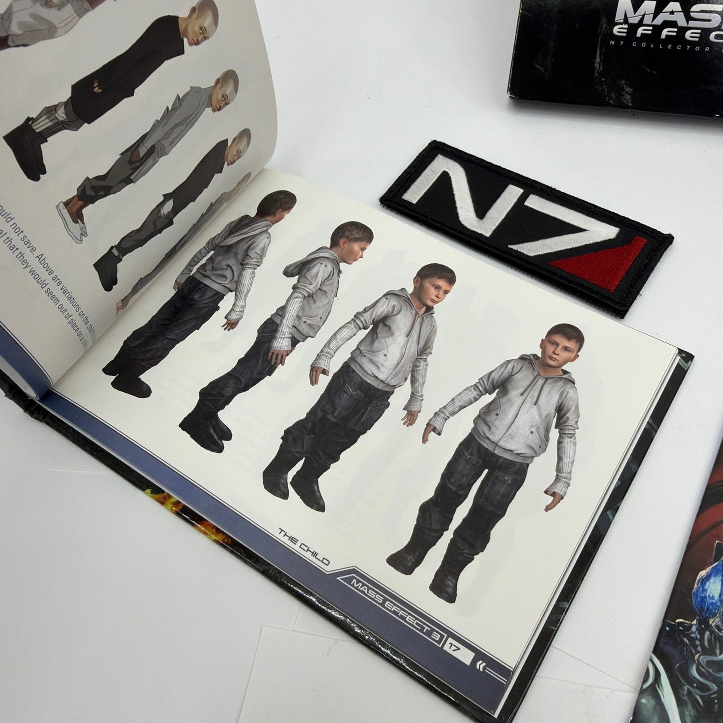 Mass Effect 3 N7 Collector's Edition Extras Art Book Patch Box BioWare
