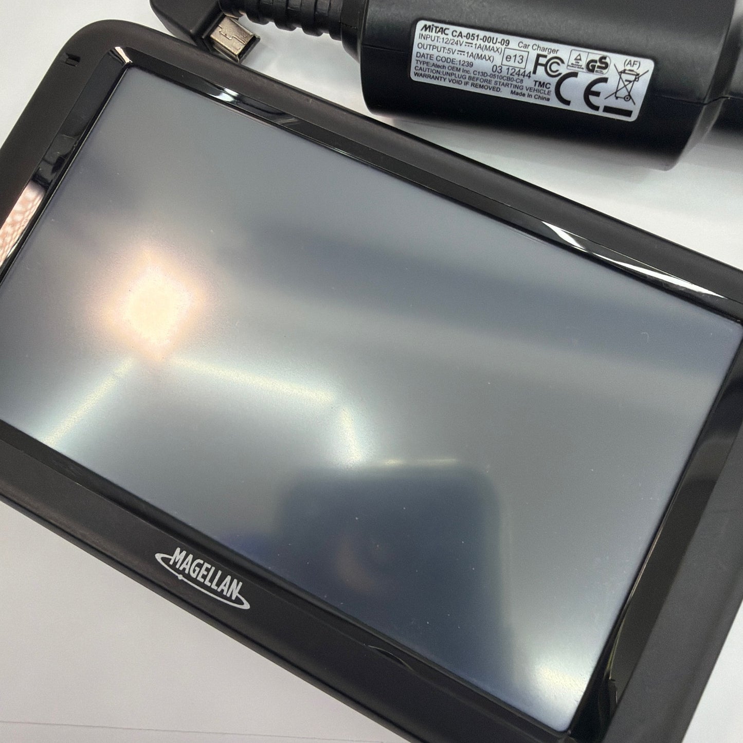 Magellan RoadMate 5230T-LM 5" Touchscreen GPS Navigator with Car Charger