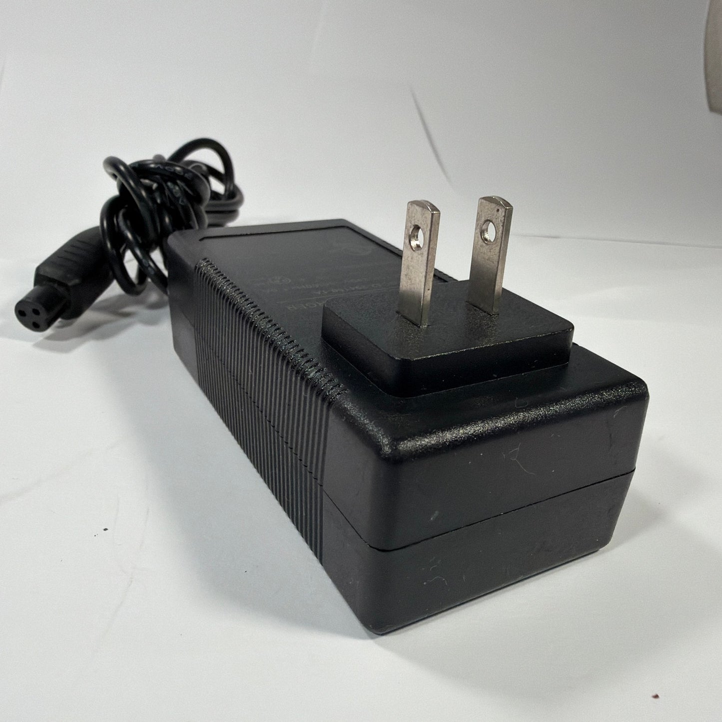GVE GC42-294150-1A AC/DC Charger 29.4V 1.5A 3-Pin Round Connector