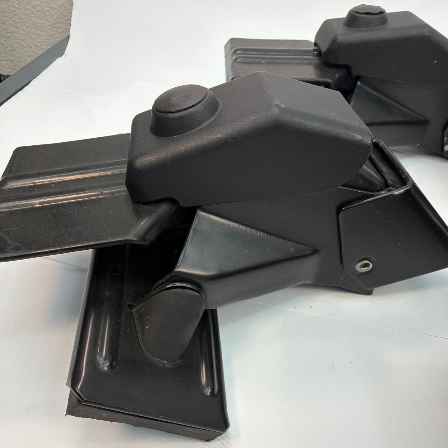 Thule Sweden Rain Gutter Roof Rack Towers Set of 4 Black