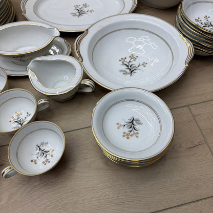 Noritake Winton 5521 White Gold Floral China Dinnerware Set Service for 8