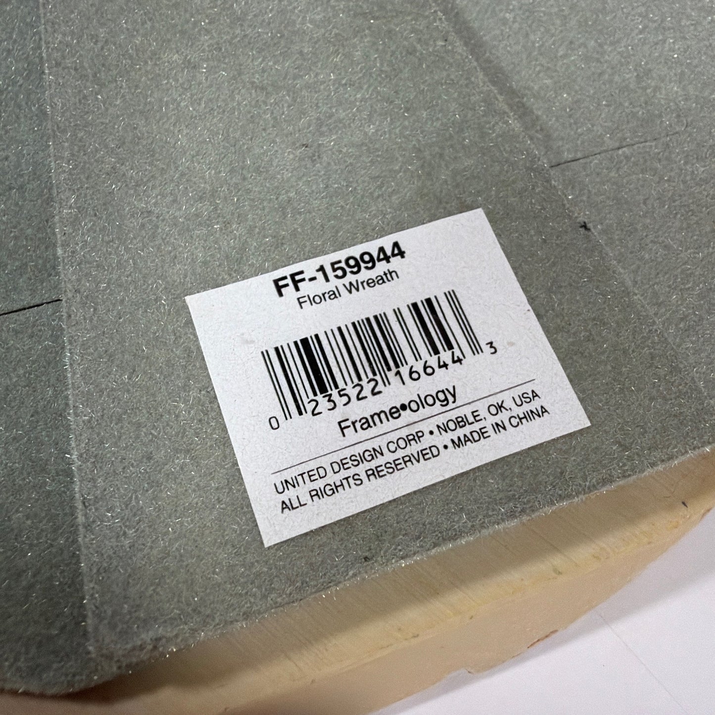 Frameology FF-159944 Round Floral Wreath Photo Frame 7.5in 3.5in Opening