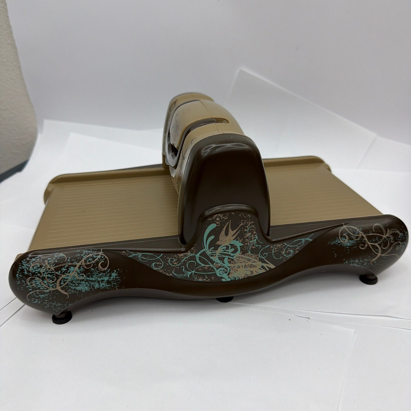 Sizzix BIGkick Model 02 Die Cutting Embossing Machine Brown Tan