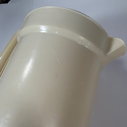 Rubbermaid 2 Quart Plastic Pitcher with Brown Lid Model 2796