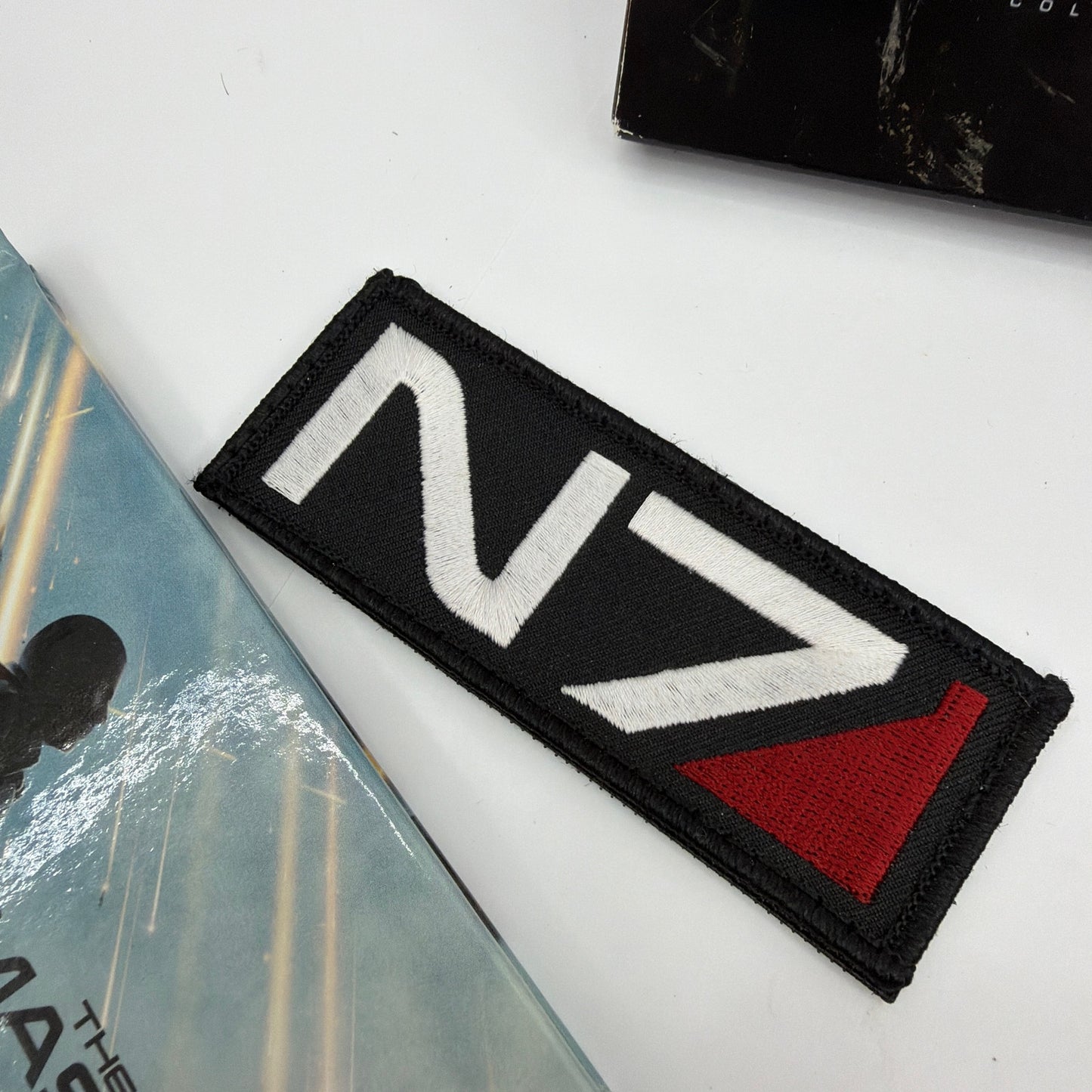 Mass Effect 3 N7 Collector's Edition Extras Art Book Patch Box BioWare