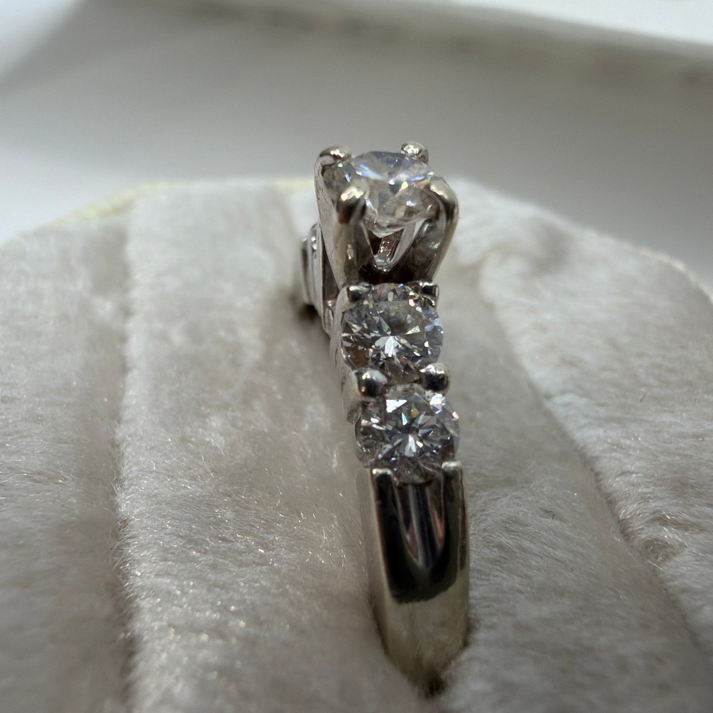 14K White Gold Diamond Ring Size 8 0.30ct Center With Paperwork