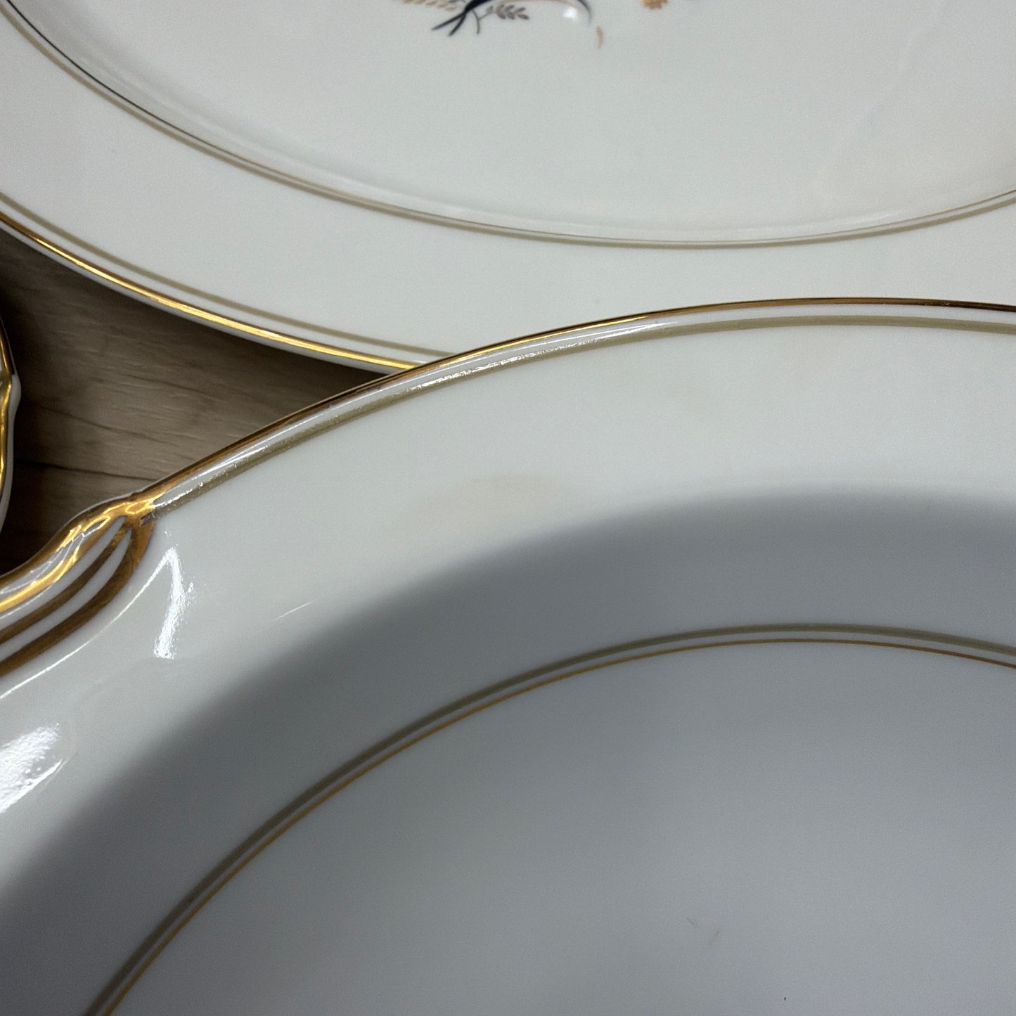 Noritake Winton 5521 White Gold Floral China Dinnerware Set Service for 8
