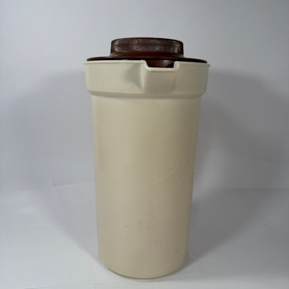 Rubbermaid 2 Quart Plastic Pitcher with Brown Lid Model 2796