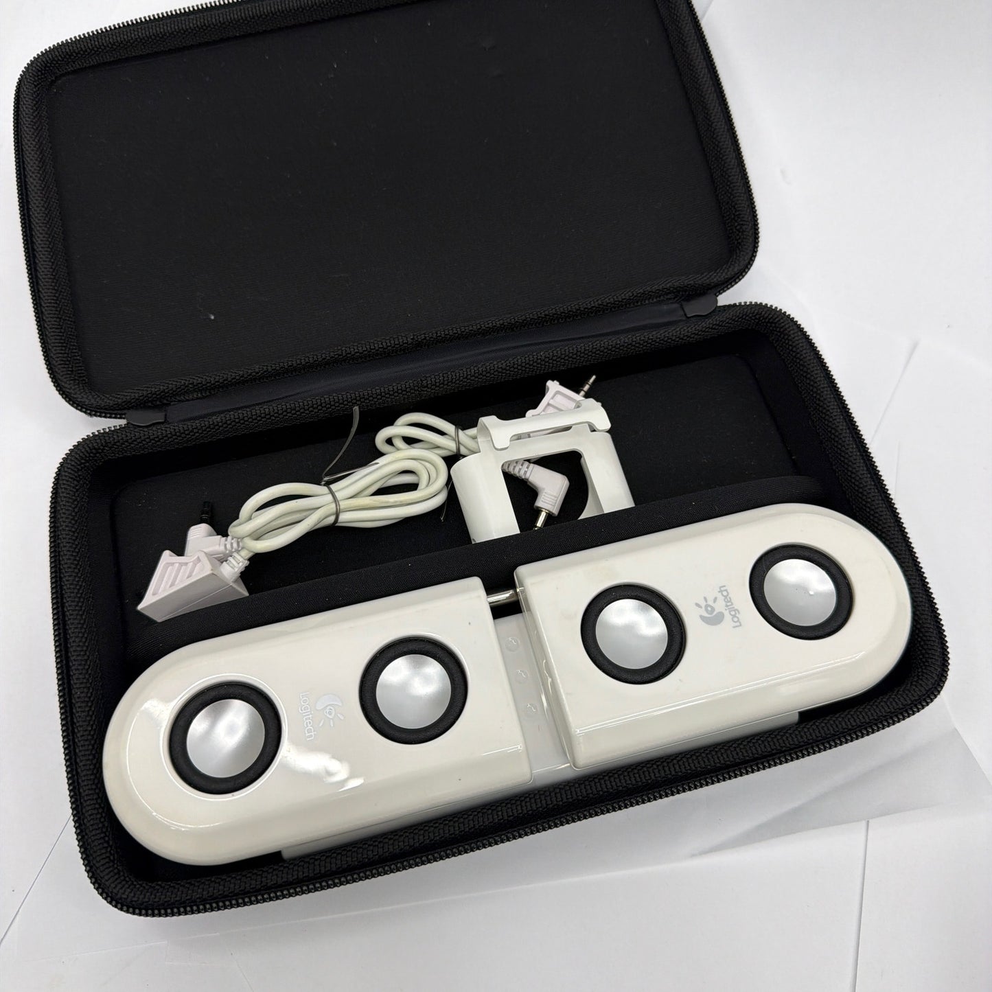 Logitech mm22 S-0159A Portable Speakers White With Carrying Case