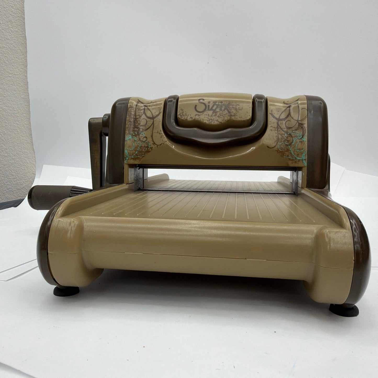 Sizzix BIGkick Model 02 Die Cutting Embossing Machine Brown Tan