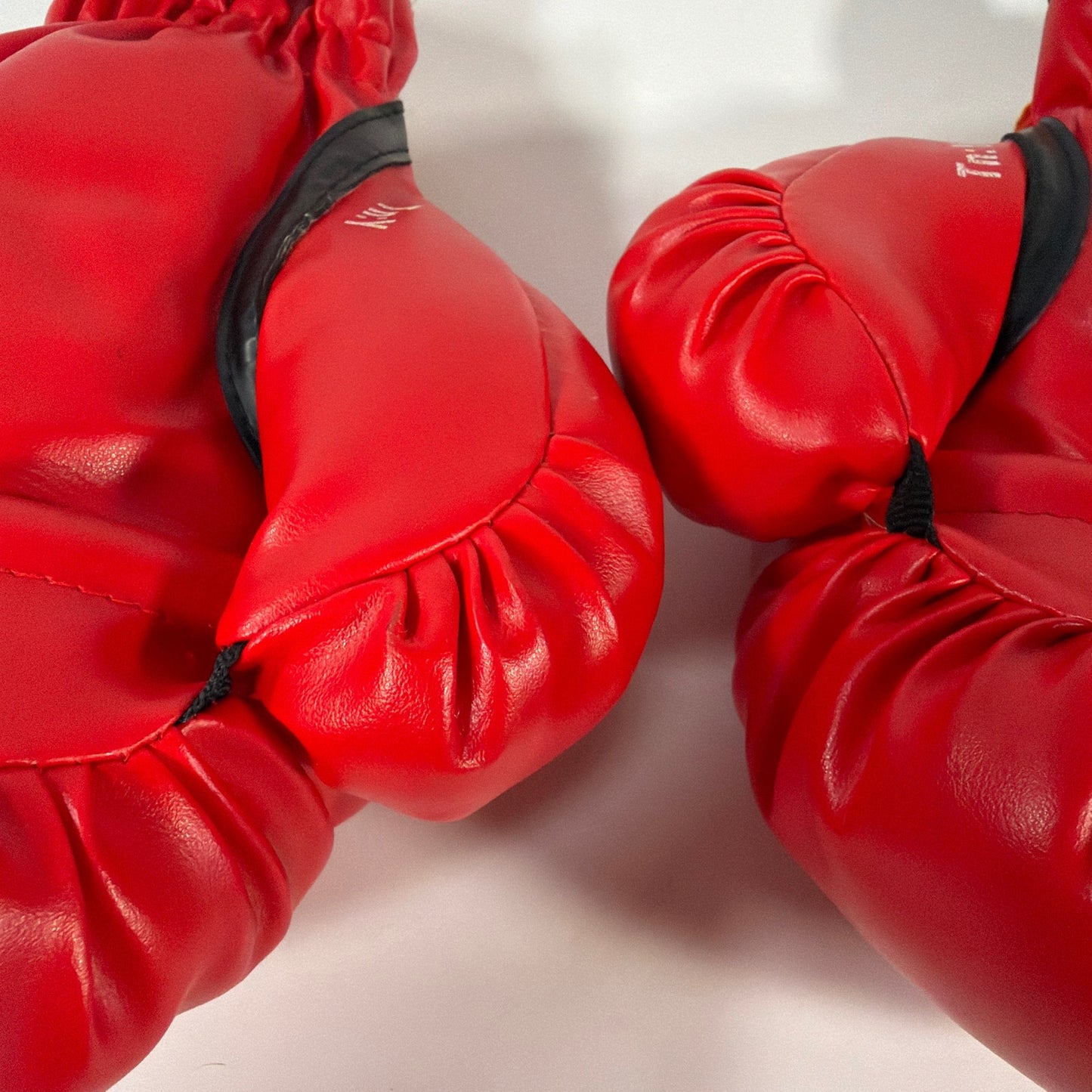 Everlast Red Boxing Gloves Adult Size Pair Each Approx 7 oz