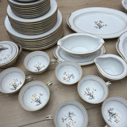 Noritake Winton 5521 White Gold Floral China Dinnerware Set Service for 8