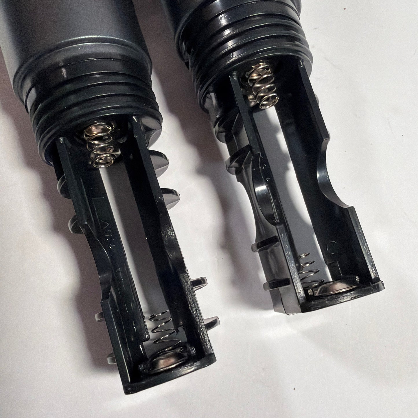 Pair of 900MHz Wireless Handheld Microphones Fixed Frequency 901.55 & 907.55 MHz