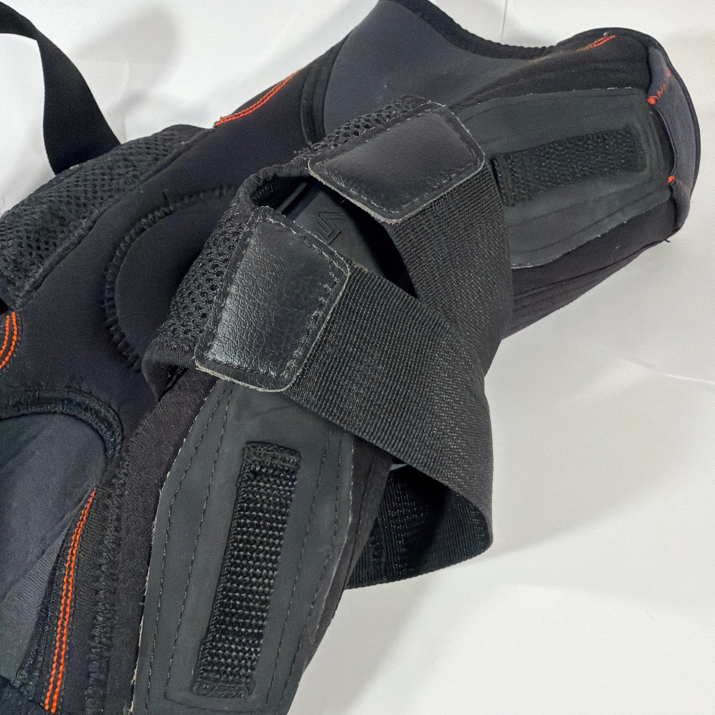 Shock Doctor Neoprene Knee Brace Support Large Black Orange