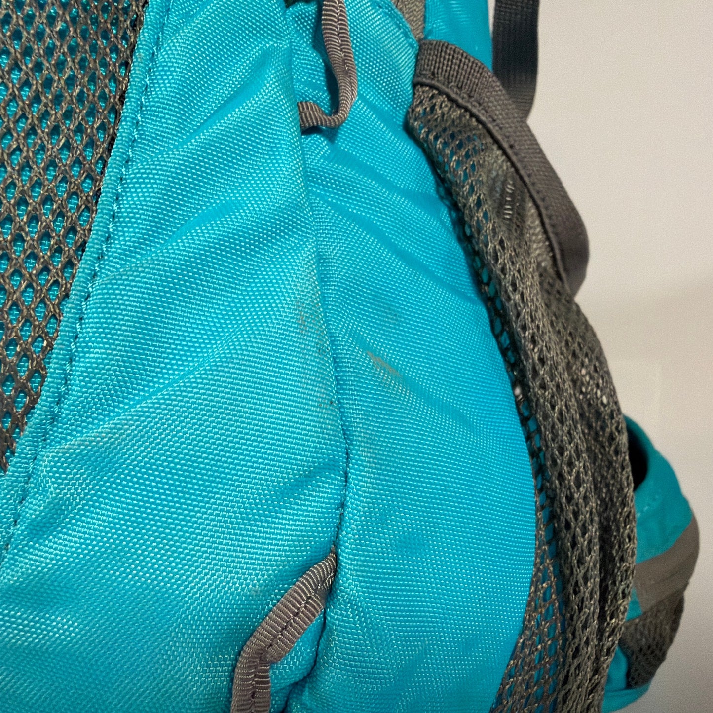 REI Co-op Tarn 18 Youth Hiking Daypack Backpack 18L Teal Blue