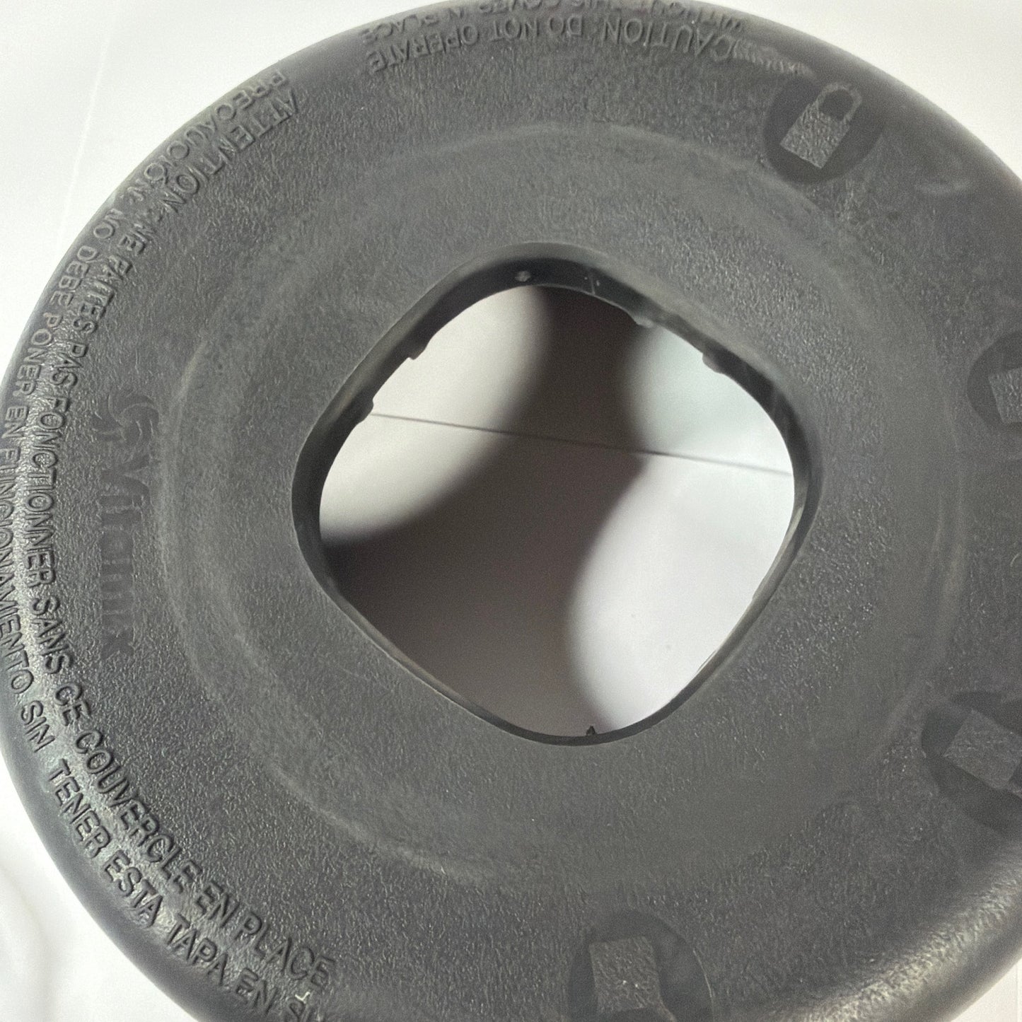 Vitamix OEM 2-Piece Lid and Plug Cap for 64 oz Container 60865 108300