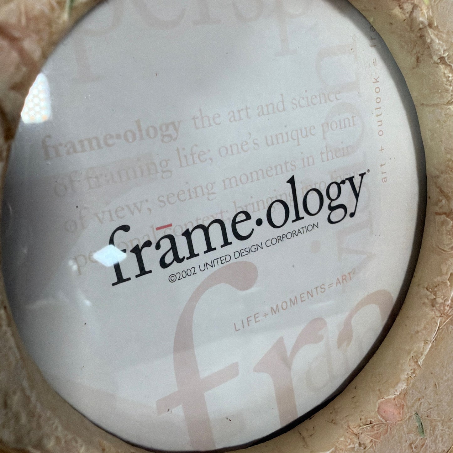 Frameology FF-159944 Round Floral Wreath Photo Frame 7.5in 3.5in Opening