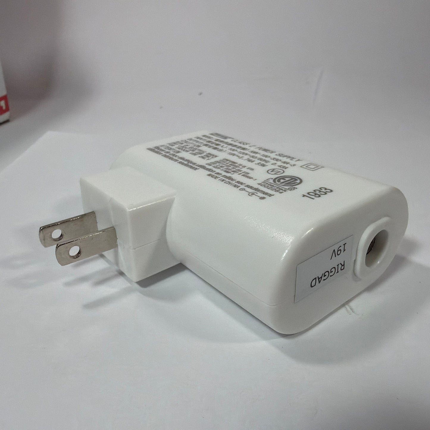 IKEA KMV-190-330-NA-3 19V 1.74A 33W Class 2 Power Supply Adapter