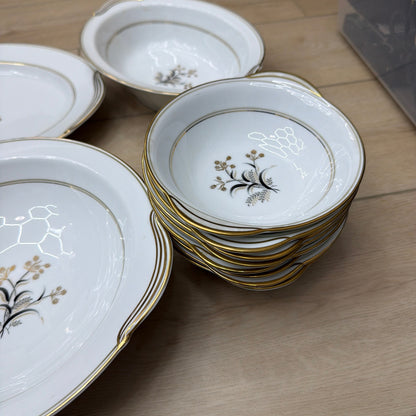 Noritake Winton 5521 White Gold Floral China Dinnerware Set Service for 8