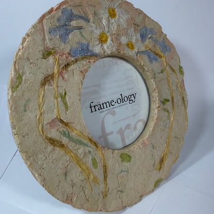 Frameology FF-159944 Round Floral Wreath Photo Frame 7.5in 3.5in Opening