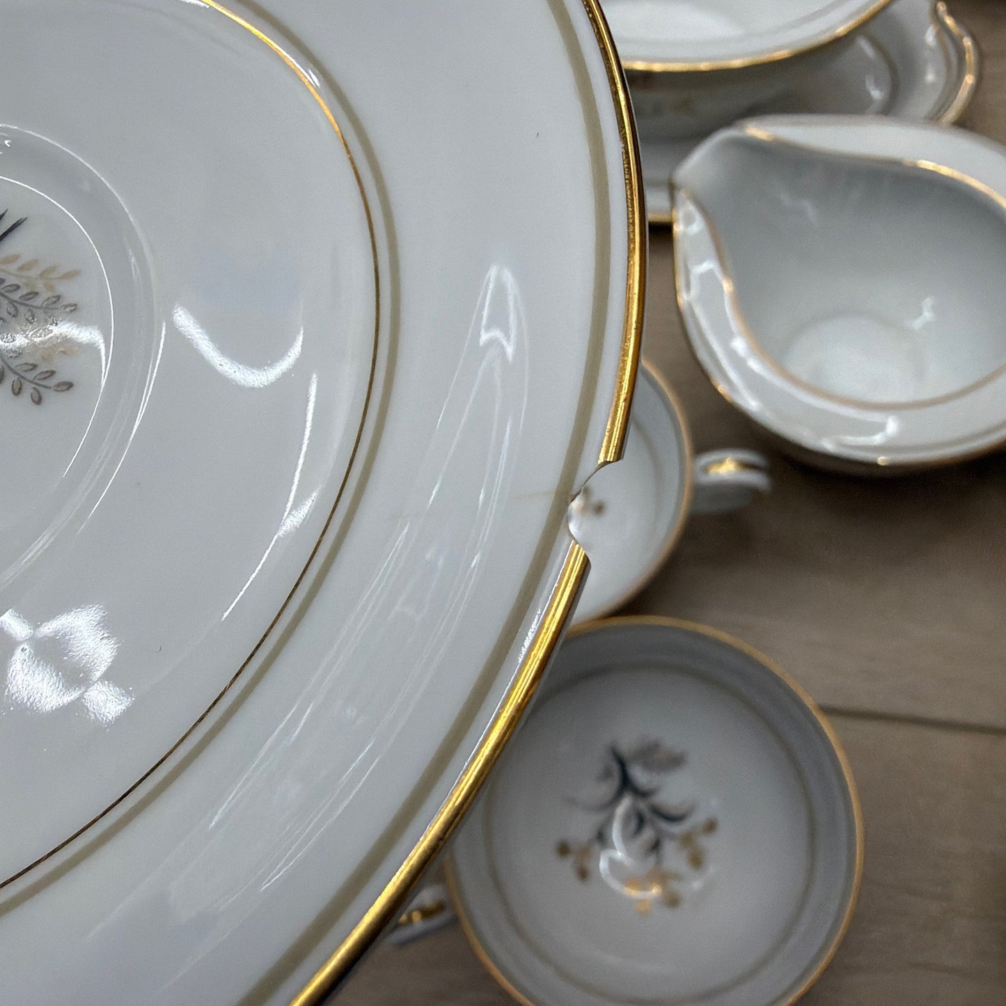 Noritake Winton 5521 White Gold Floral China Dinnerware Set Service for 8