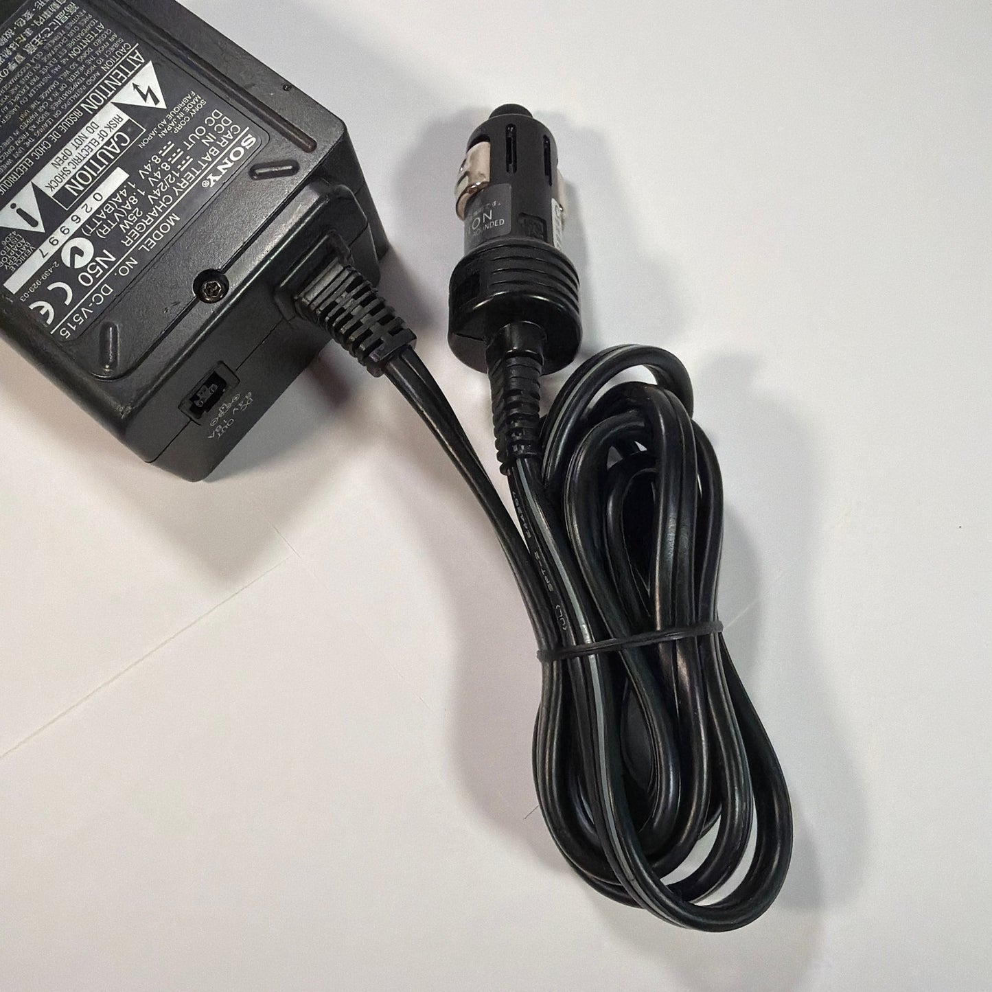 Sony DC-V515 Car Battery Charger 12/24V DC Adapter 8.4V Output Tested Working