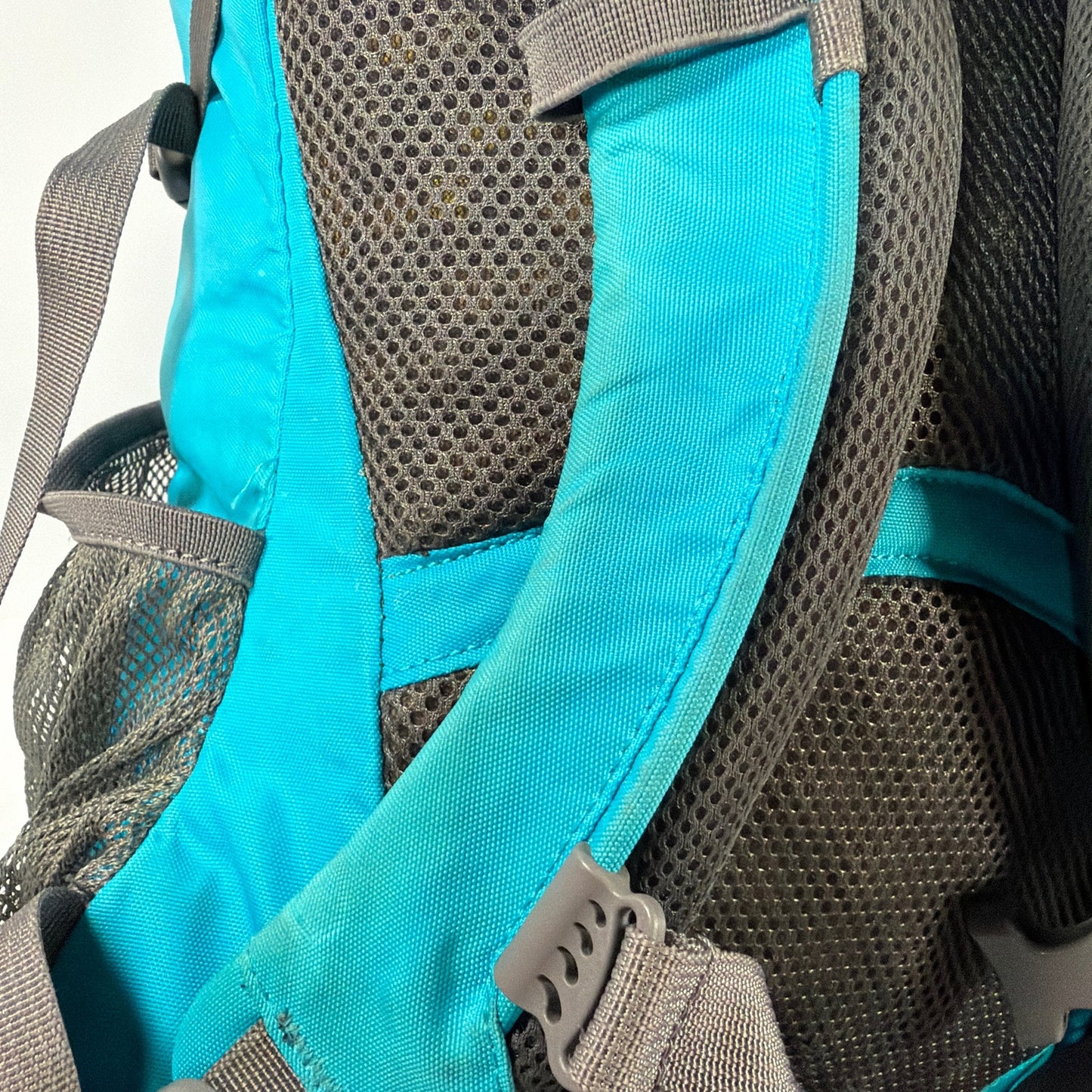 REI Co-op Tarn 18 Youth Hiking Daypack Backpack 18L Teal Blue