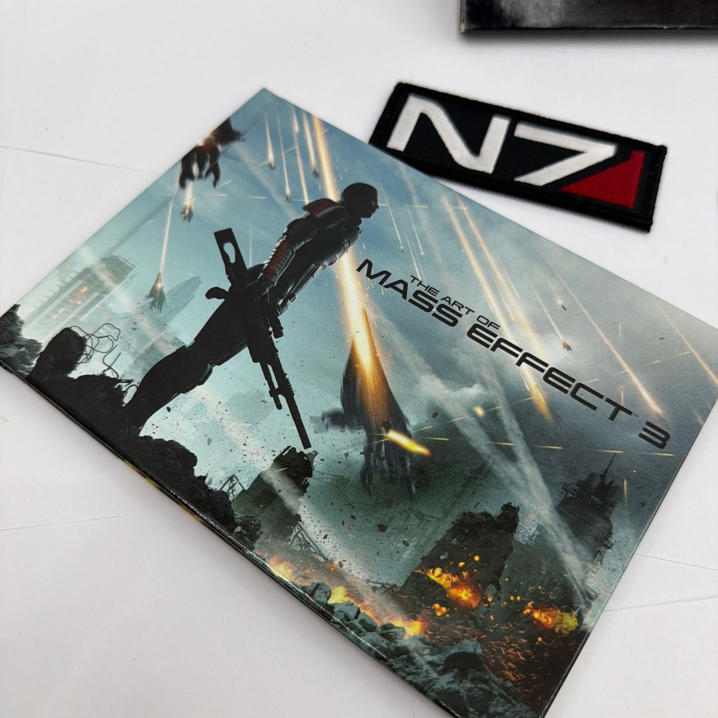 Mass Effect 3 N7 Collector's Edition Extras Art Book Patch Box BioWare
