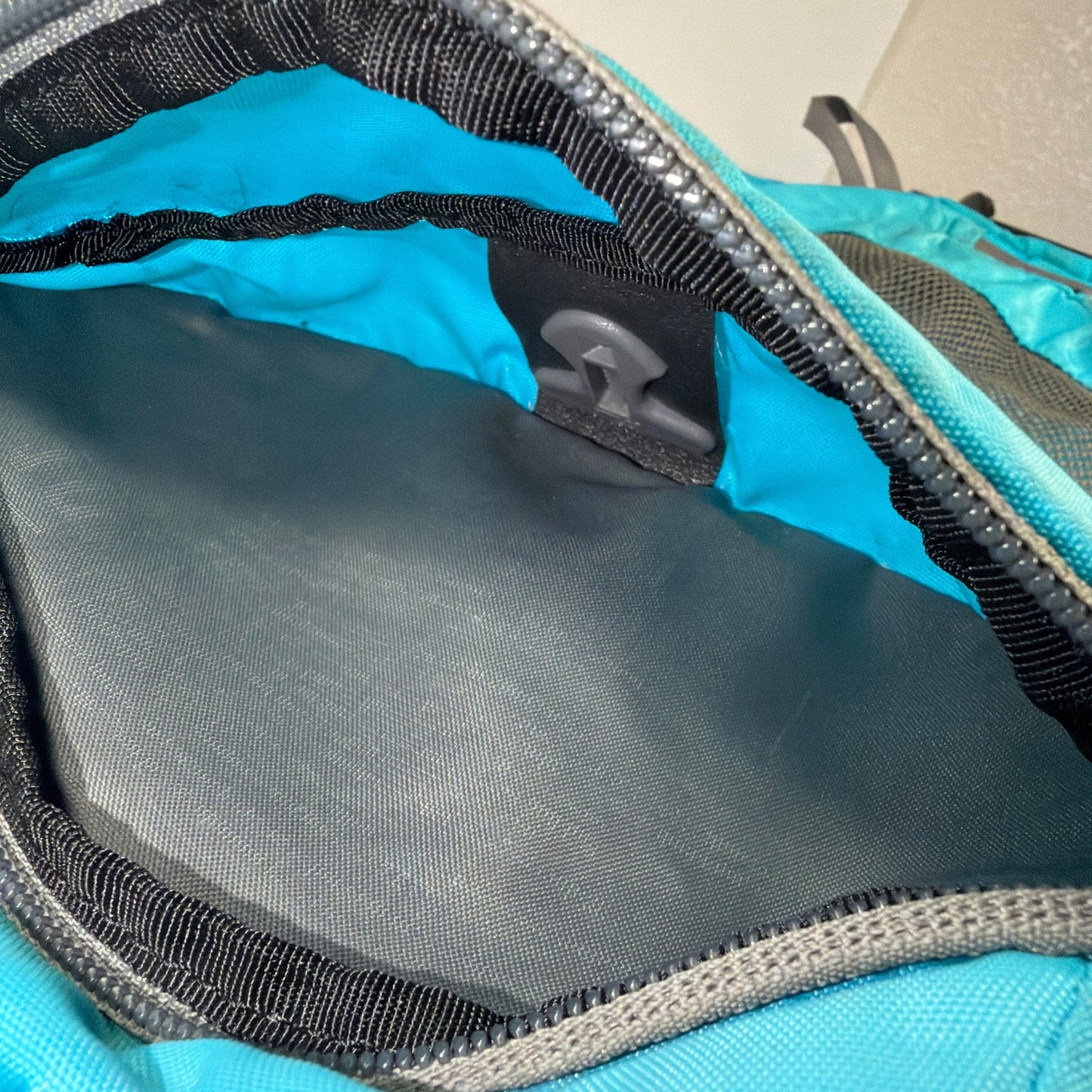 REI Co-op Tarn 18 Youth Hiking Daypack Backpack 18L Teal Blue