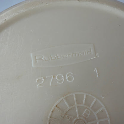 Rubbermaid 2 Quart Plastic Pitcher with Brown Lid Model 2796