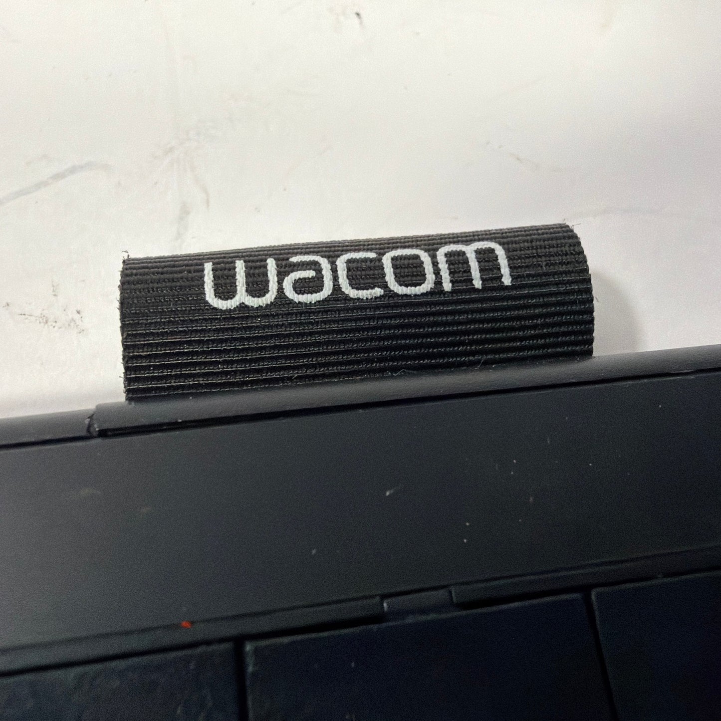 Wacom Intuos Small Bluetooth Graphics Tablet CTL-4100WL Black with Pen