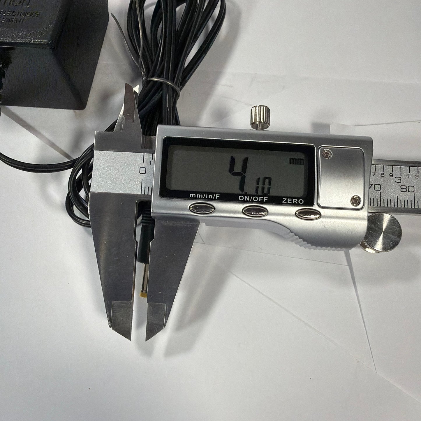Grundig SY-08020 8V DC 200mA AC Adapter Power Supply