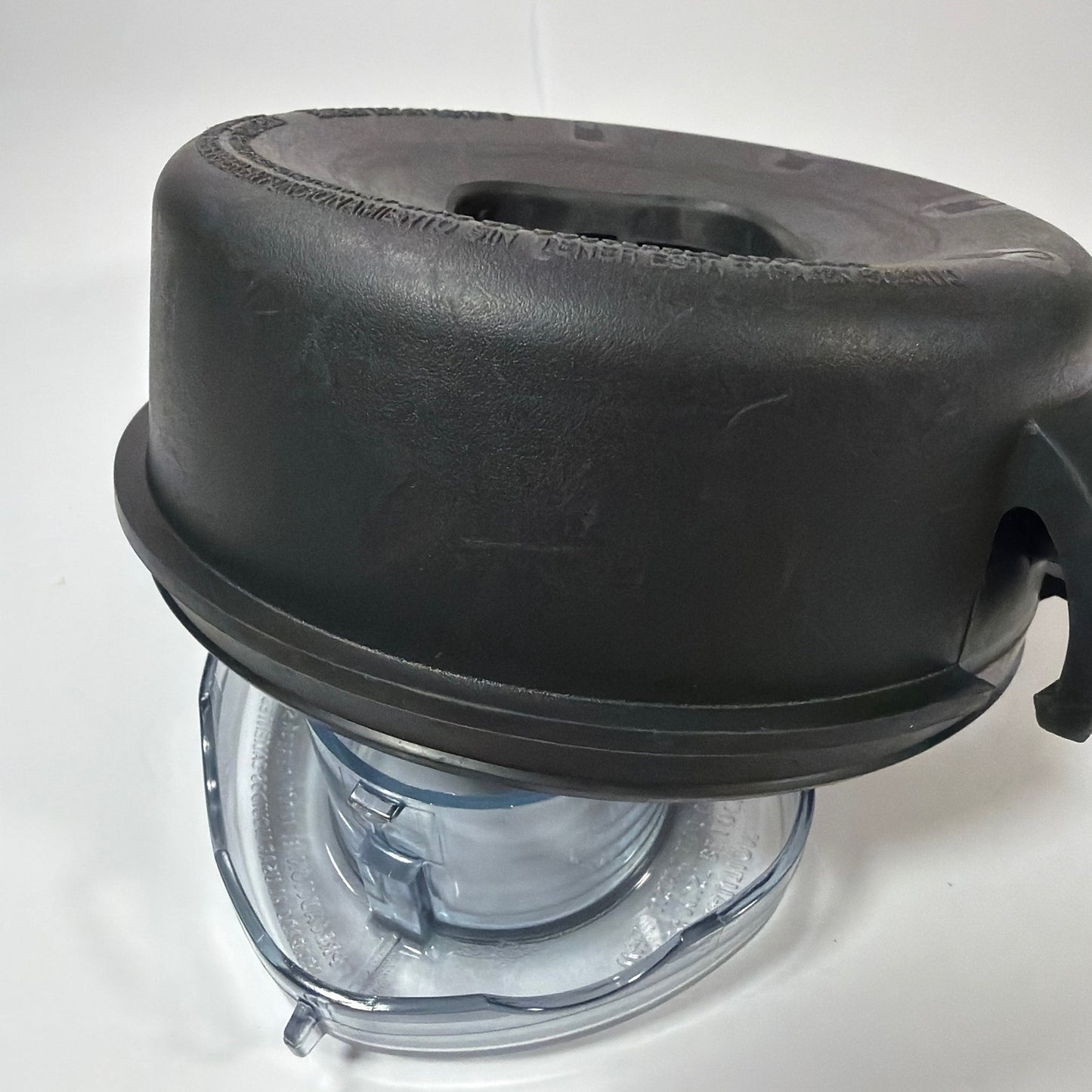 Vitamix OEM 2-Piece Lid and Plug Cap for 64 oz Container 60865 108300