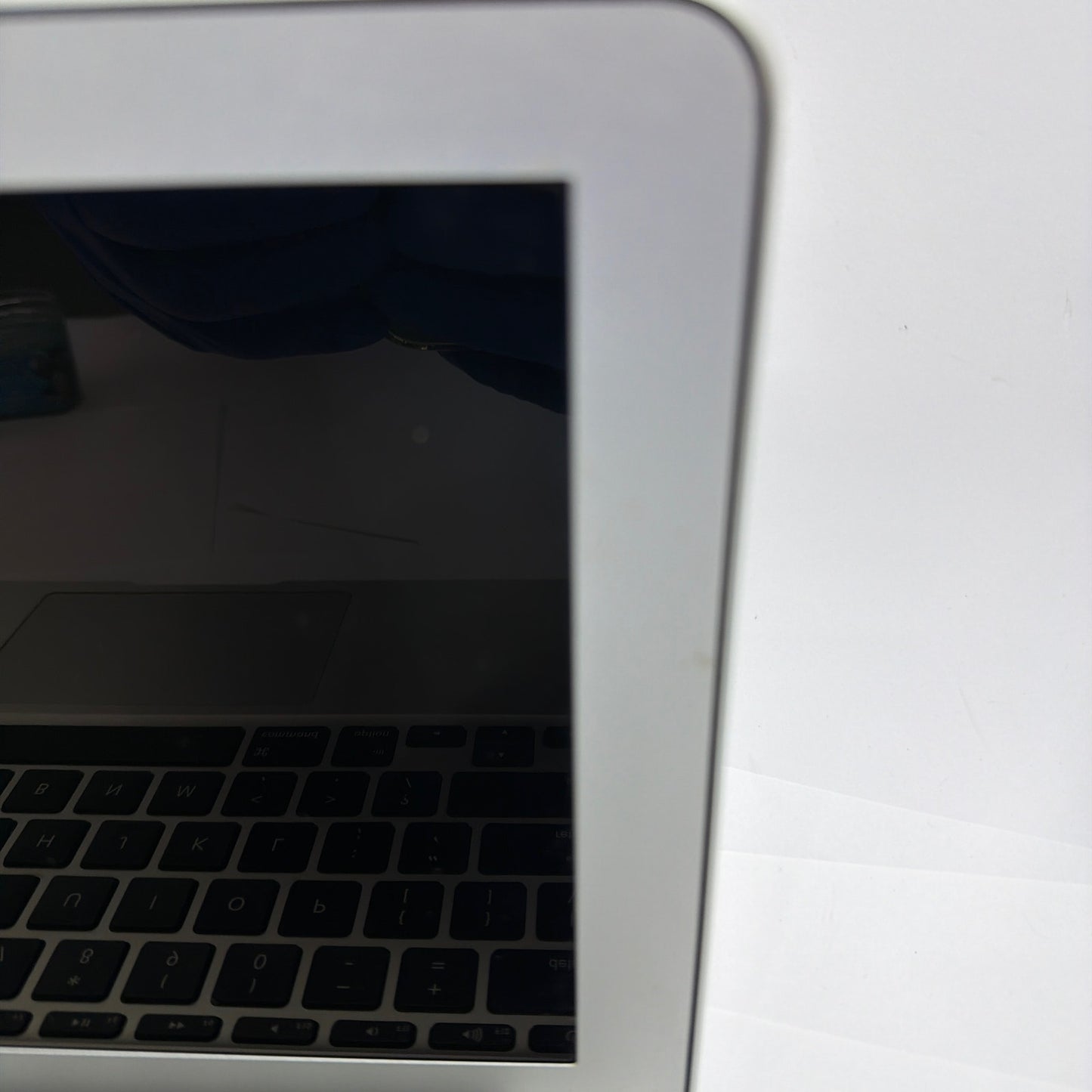 Apple MacBook Air 11-inch A1465 EMC 2631 Silver For Parts No Power