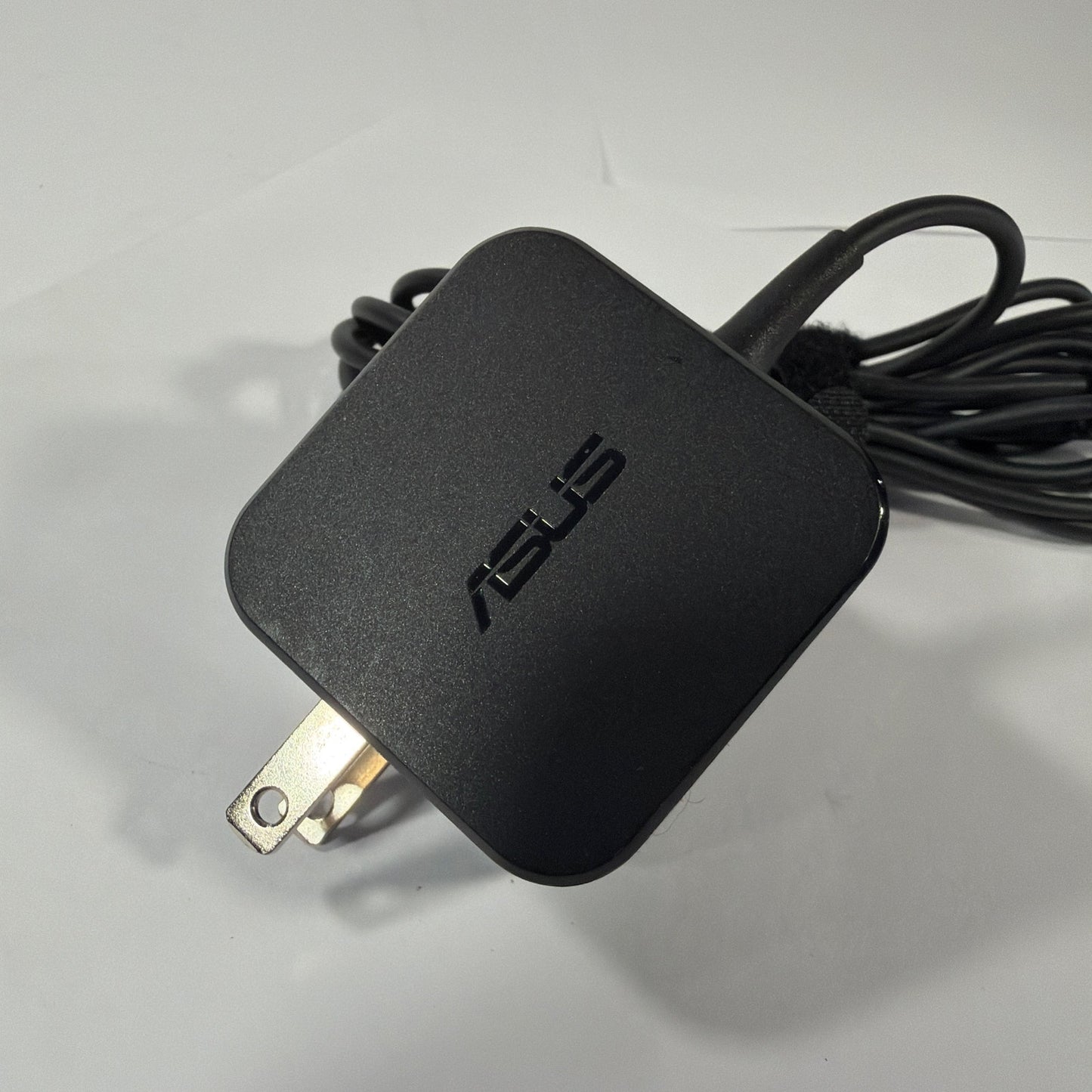 ASUS AC Adapter Charger AD2088320 19V 1.75A 33W Barrel Tip